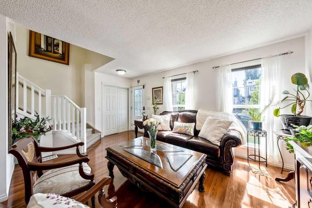 455 Prestwick Circle Se, Calgary, AB - Indoor Photo Showing Living Room